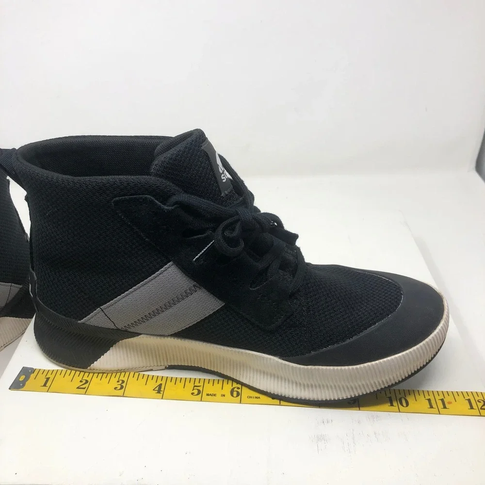 Sorel Out N About III Conquest Sneakers Womens 10.5 Black Grey Lace Up Boots
